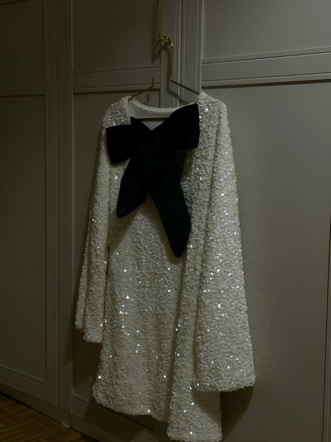 Inga - Glitrende Paljettkjole med rysjer