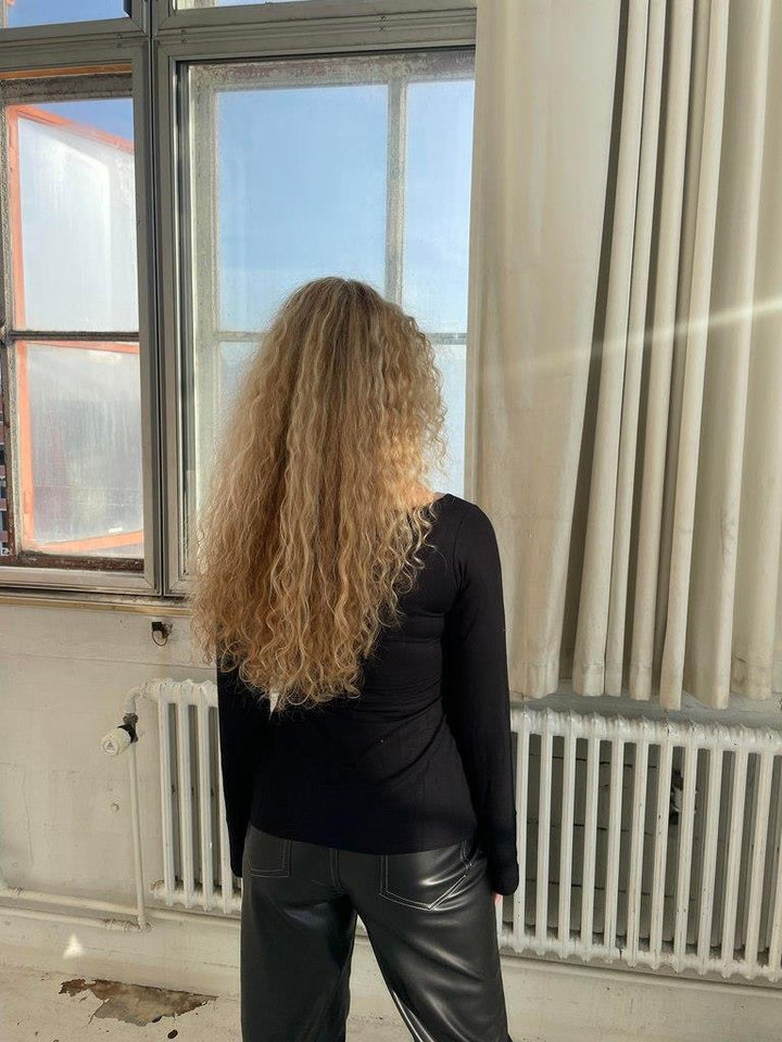 Ella – Elegant bluse med sløyfe